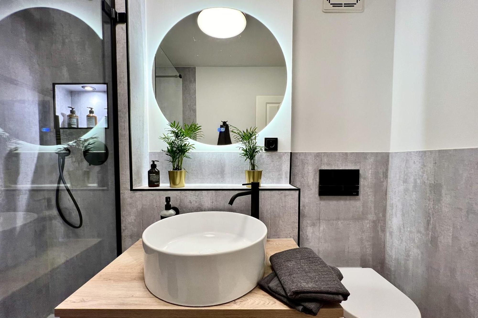 Edler Wohnraum Noble Stadtoase Mit Boxspringbett, Kaffeevollautomat, Lift & Parkplatz Chemnitz Exterior foto
