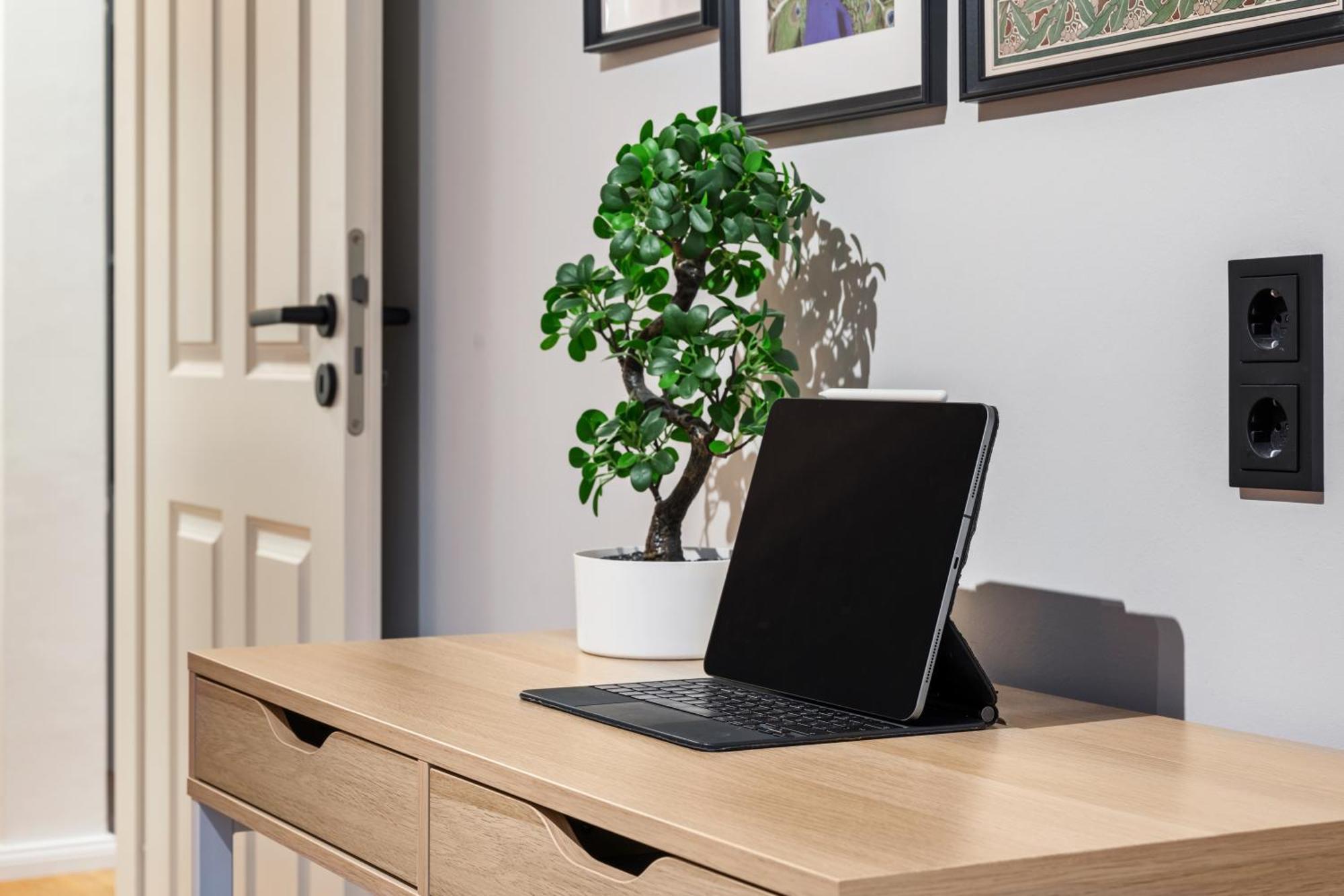 Edler Wohnraum Noble Stadtoase Mit Boxspringbett, Kaffeevollautomat, Lift & Parkplatz Chemnitz Exterior foto